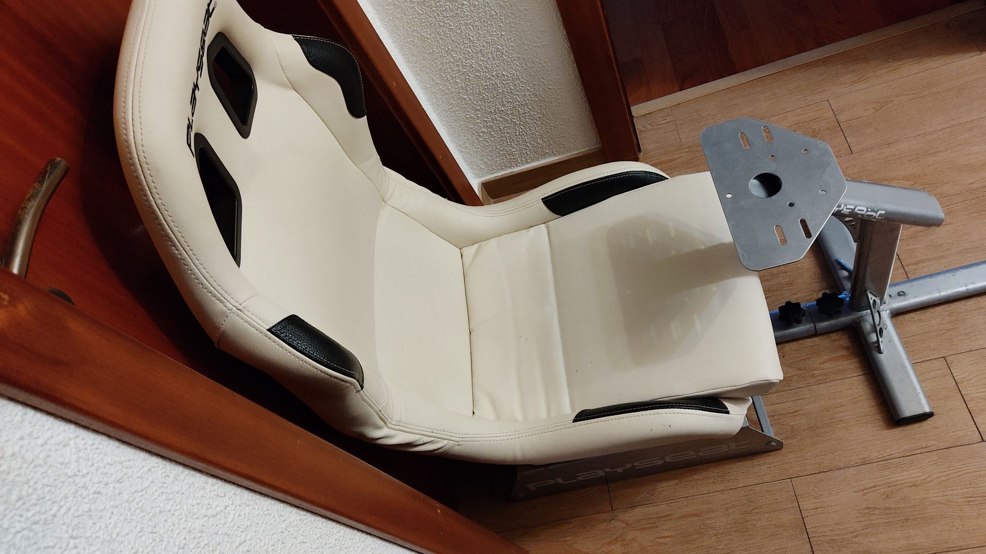 Playseat evolution branco Cockpit simracing Logitech Thrustmaster game