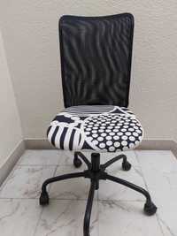 Cadeira de escritório com rodas IKEA com padrão