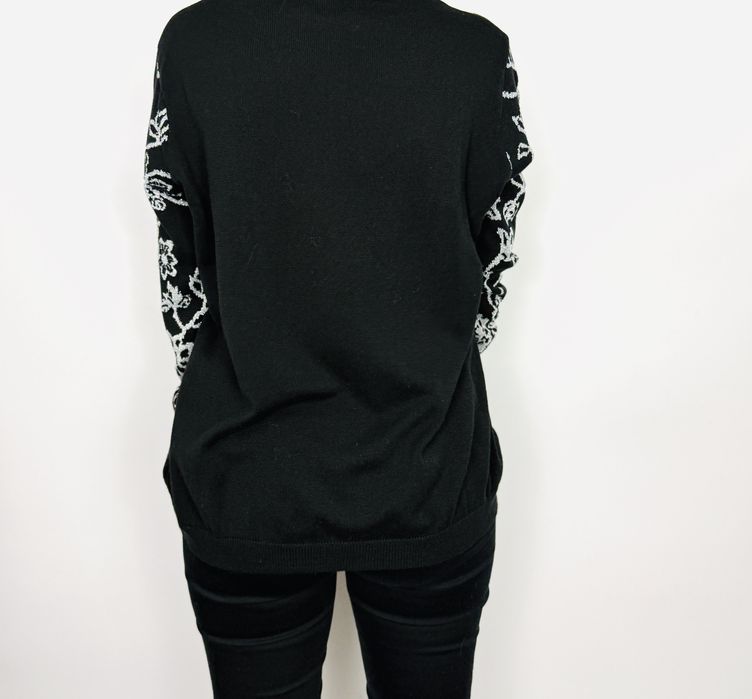 Czarny sweter w kwiatowy wzór XL 42
