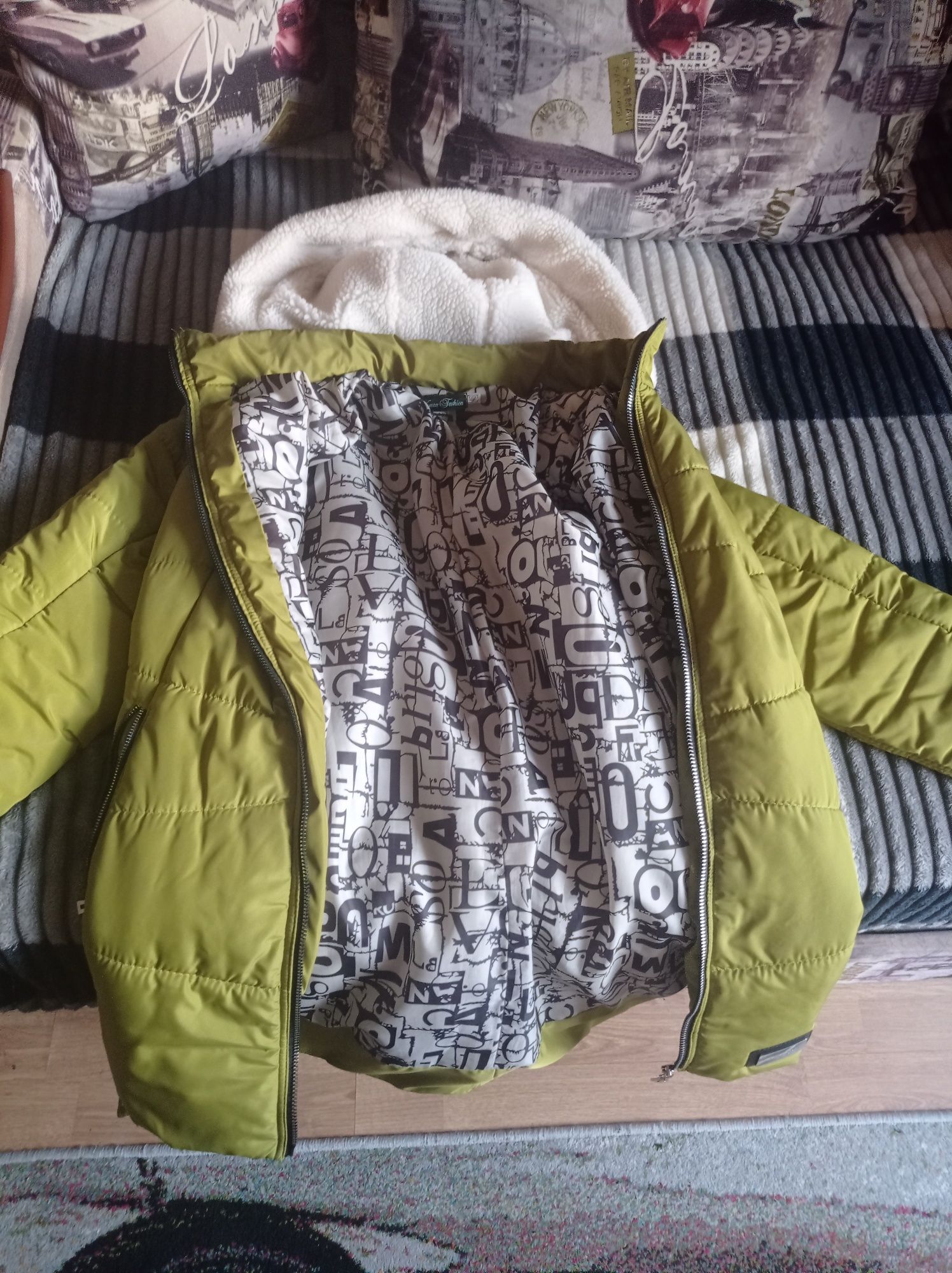 Продам жіночу б/у  зимову куртку
