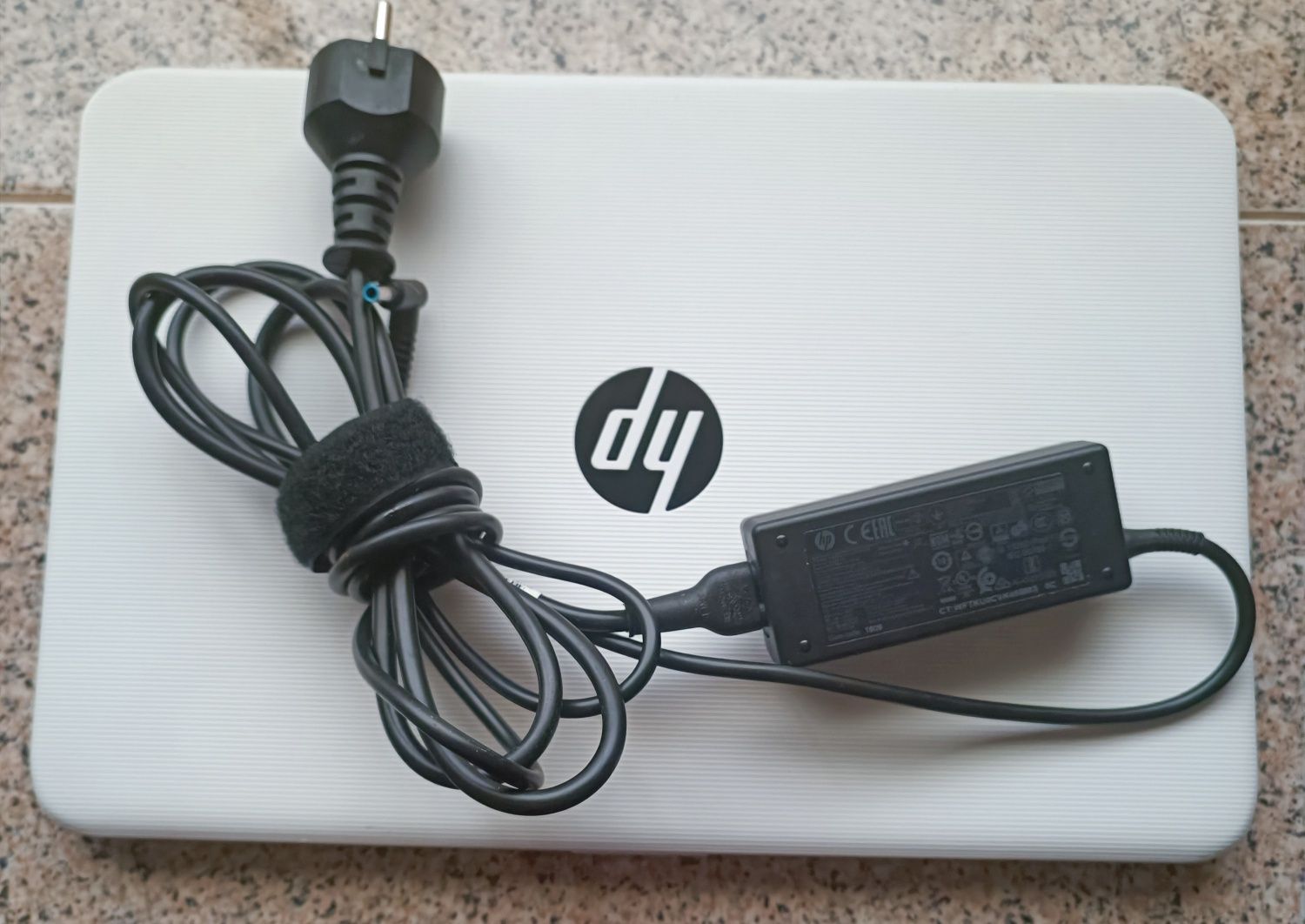 Portátil HP Stream 14-ax003np