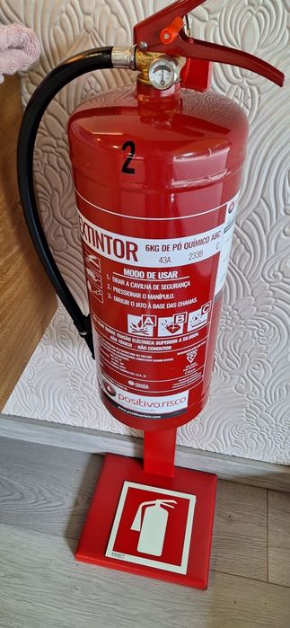 Extintores CO2 e Pó Químico com suporte de chão