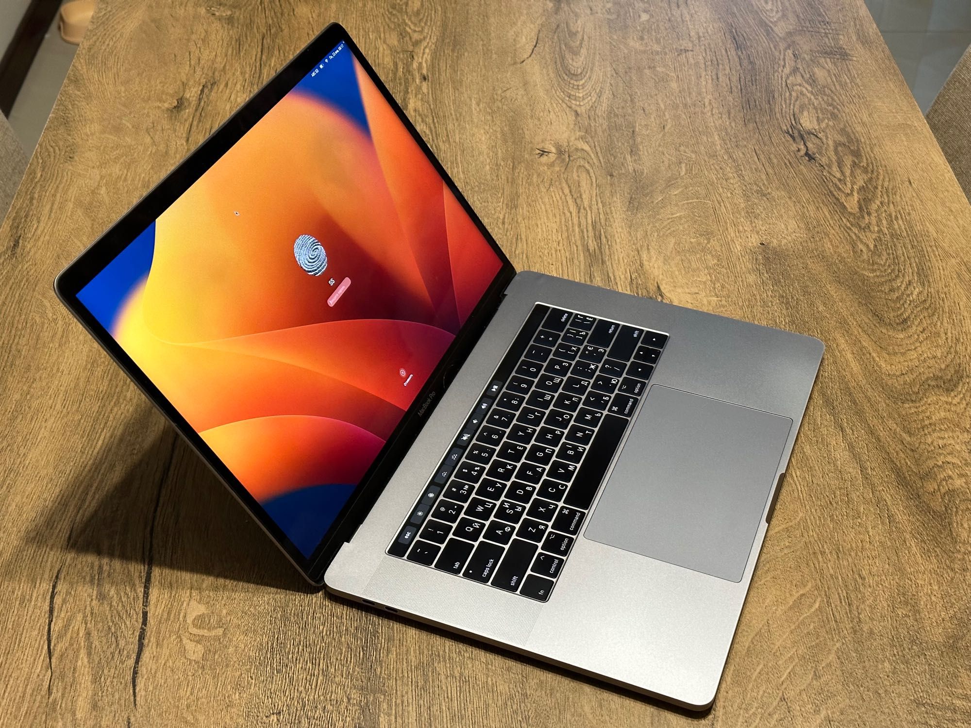 MacBook Pro "15 i7  2,9  512Gb, Touch Pad, батарея 90%