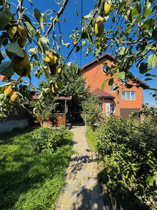 Продам будинок з гаражем