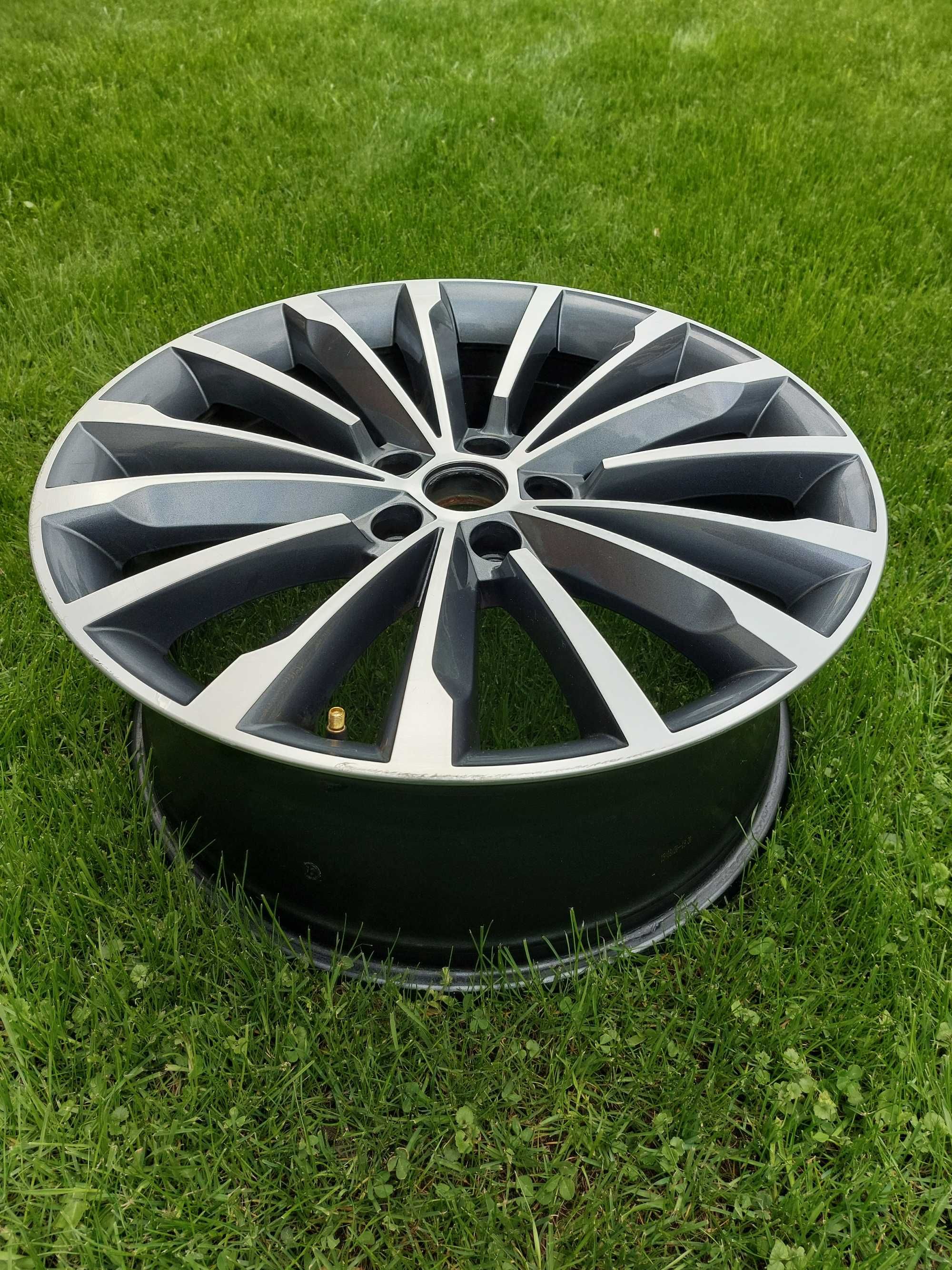 Felga aluminiowa Skoda OE TRINITY 8.0" x 19" 5x112 ET 44 Stan BDB!