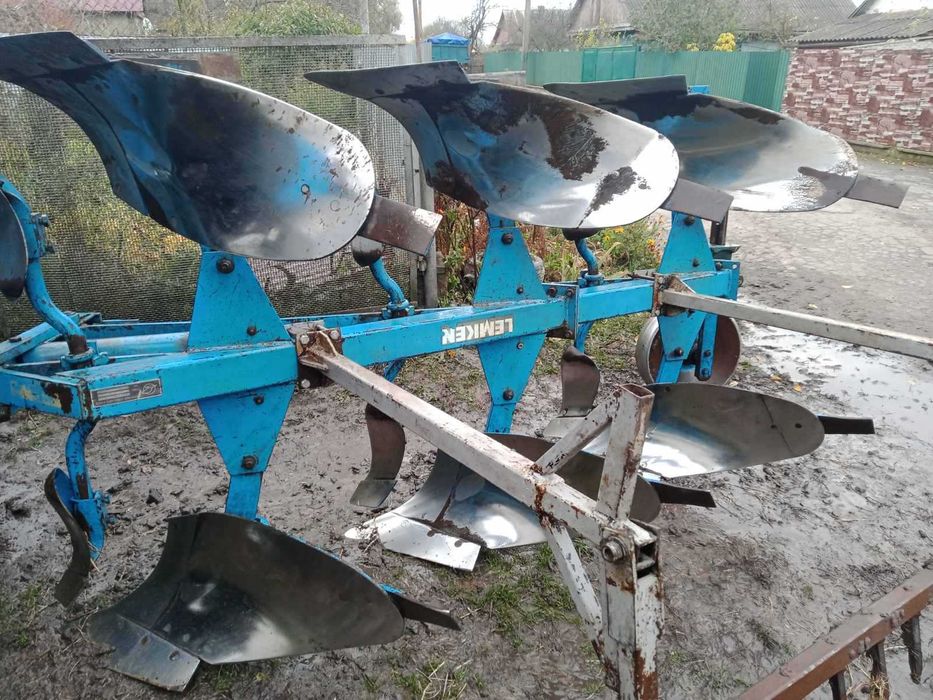 Продам  трьох корпусний плуг LEMKEN OPAL90