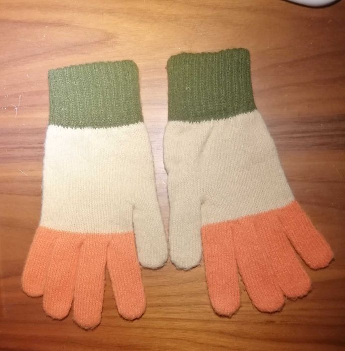 Luvas em lã. Coloridas