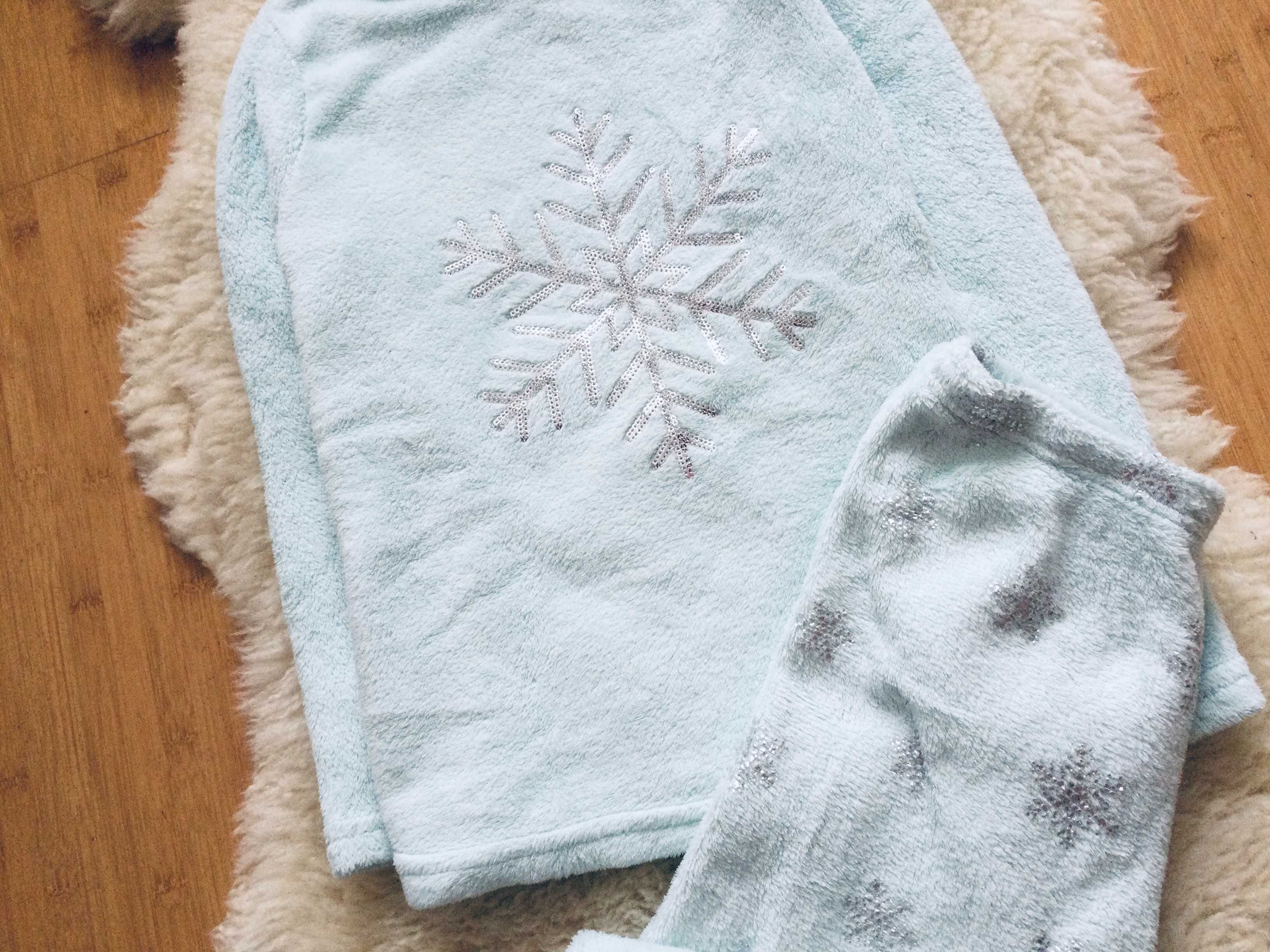 8-9 р., 134 Primark флісова пухнаста піжама зі Сріблястою Сніжинкою
