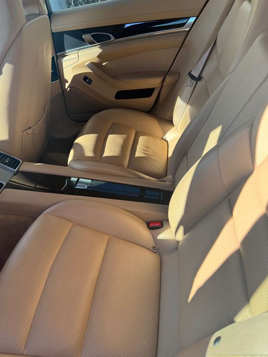 Porche Panamera Platinium Edition
