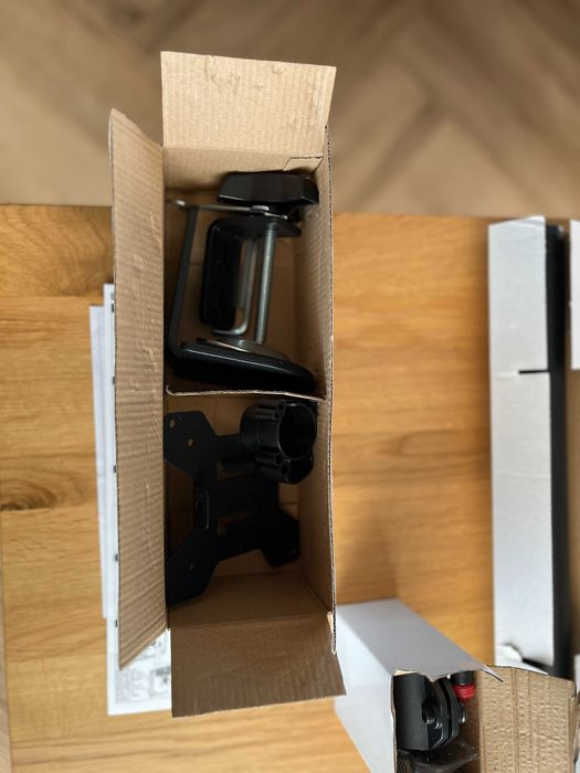 Suptek MD6401 – stojak biurkowy na monitor 13–27", obrotowy, stalowy