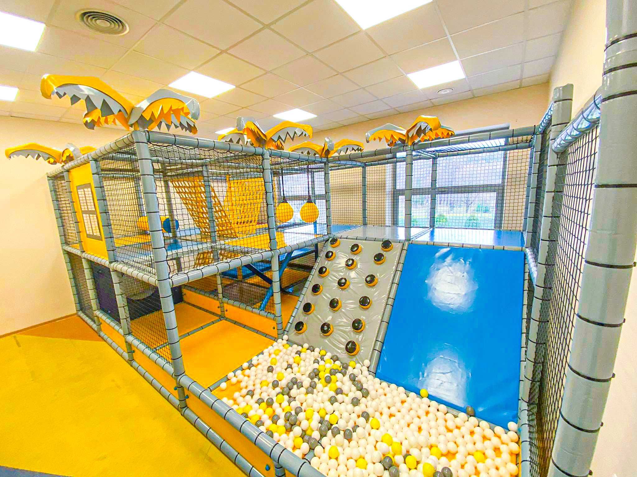 sala zabaw park trampolin kulkowo soft play zjeżdżalnia małpi gaj