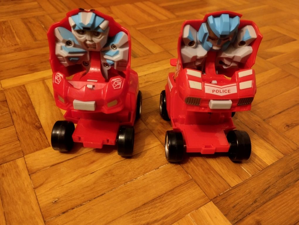 Dwa auta roboty czerwone