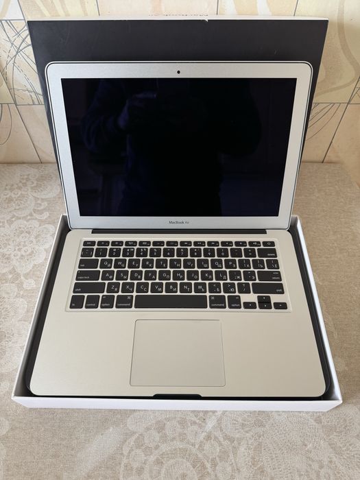 Продам MacBook Air 13 2013 i5 4/256 Gb
