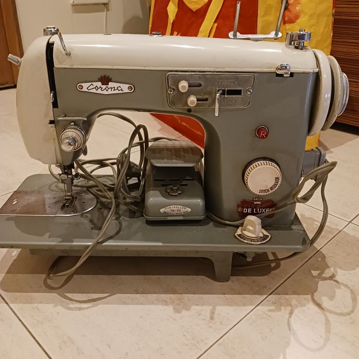 Máquina de costura Corona