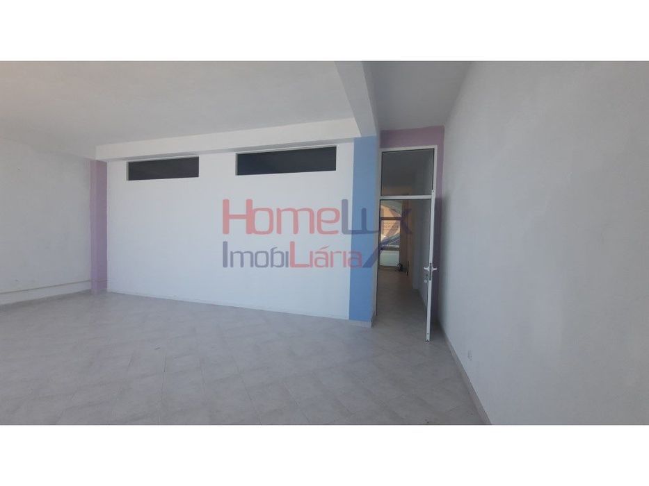 Loja comercial no Centro de Castro Daire para Venda