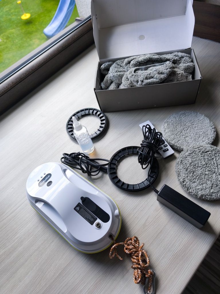Robot do mycia okien ze spryskiwaczem jak nowa