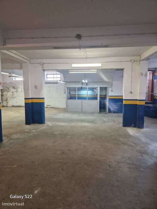 Armazém 195,00 m2 várias Janelas Serrado - jtº Via Rápida Costa C.
