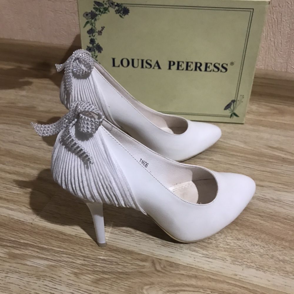 Туфлі білі жіночі весільні/для вінчання LOUISA PEERESS розмір 35