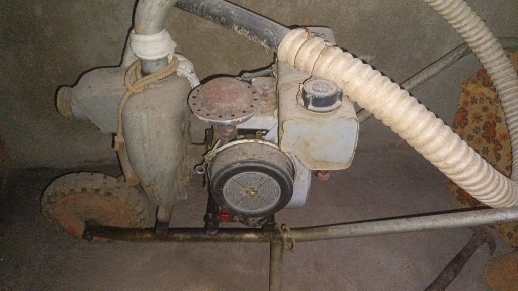 Motor de rega com mangueira