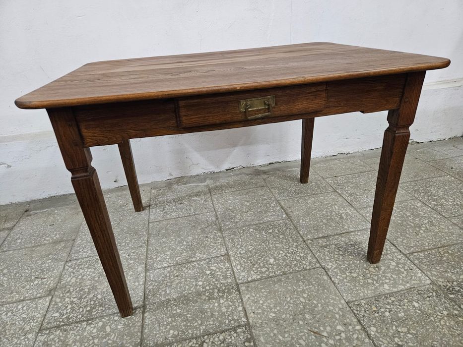 Zgrabny stół stylowy z szufladą z Francji