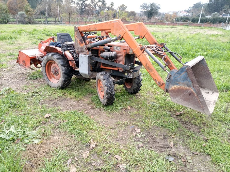 Kubota b7100 com carregador