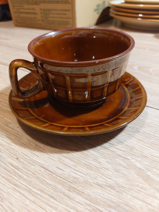 Filiżanka ze spodkiem porcelit pruszków brązowa kratka