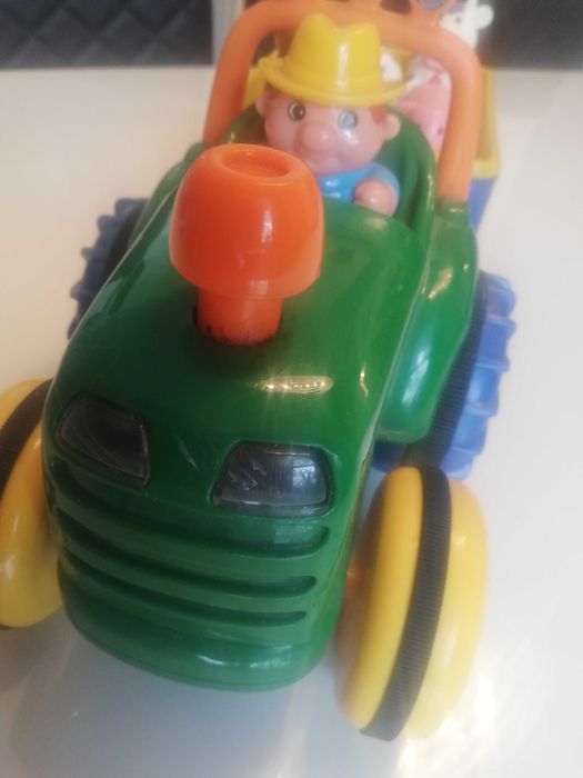 Traktor Dumel ze zwierzetami