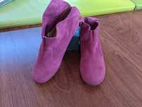 Botas em camurça rosa tamanho 35