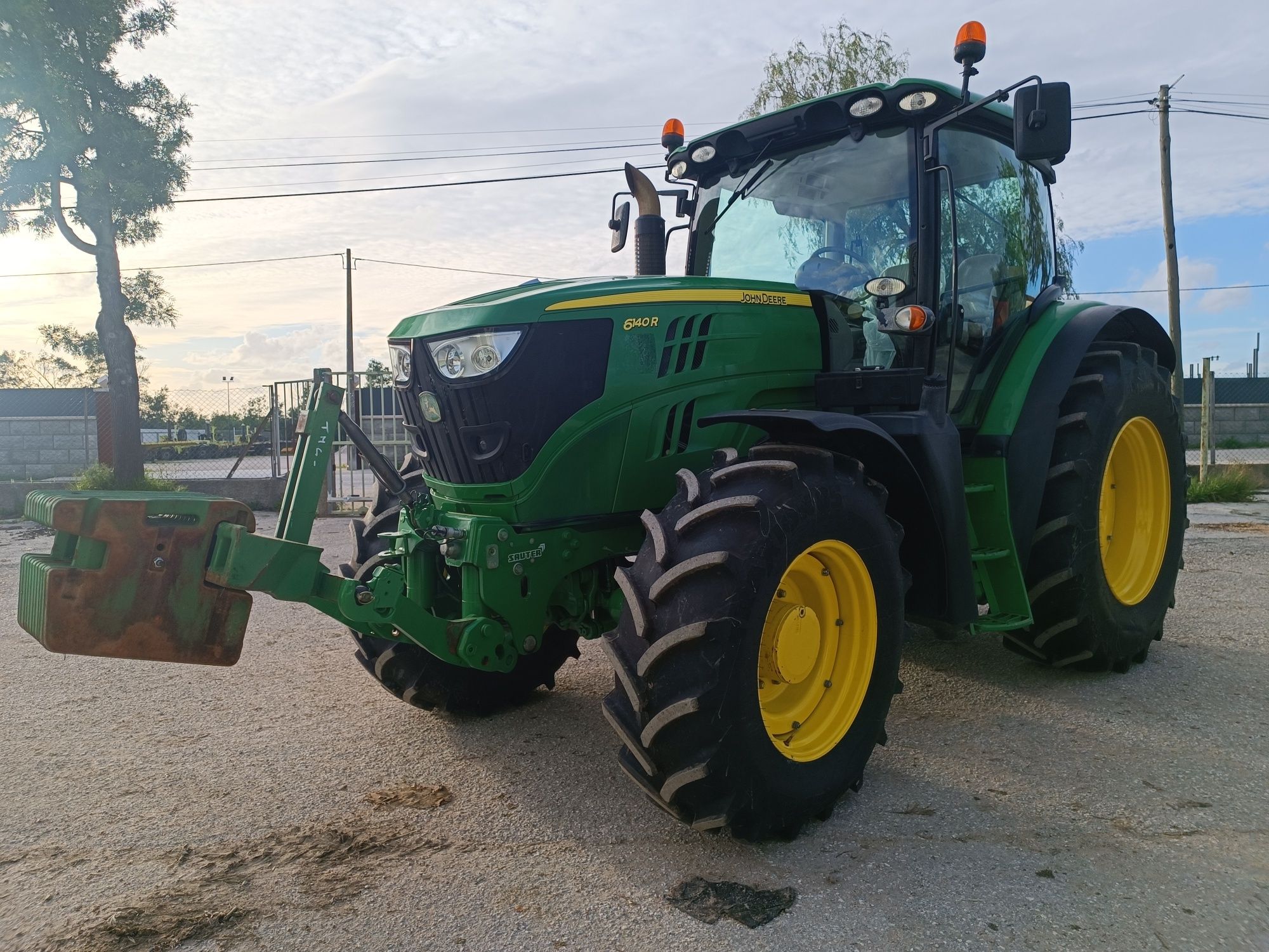 John Deere 6140R