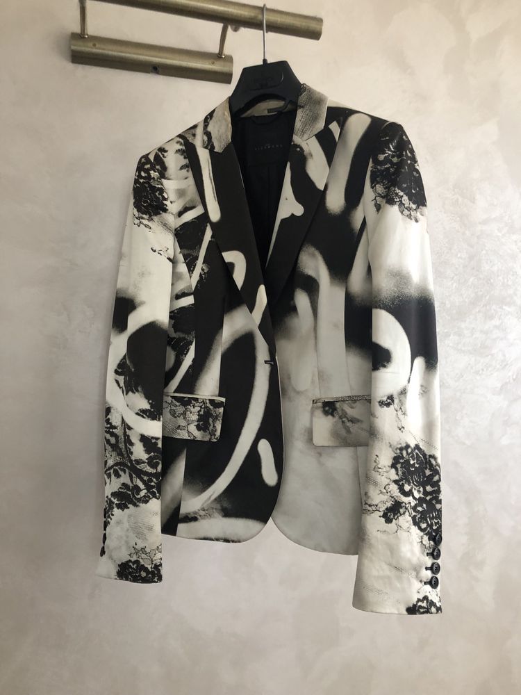 Продам пиджак (блейзер) известной итальянской марки Richmond