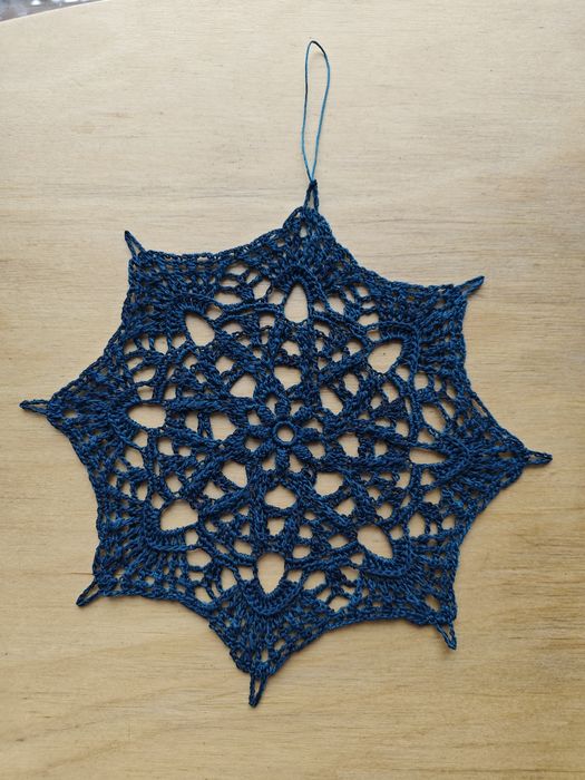 Szydełkowa gwiazda dekoracyjna – ręcznie robiona ozdoba świąteczna