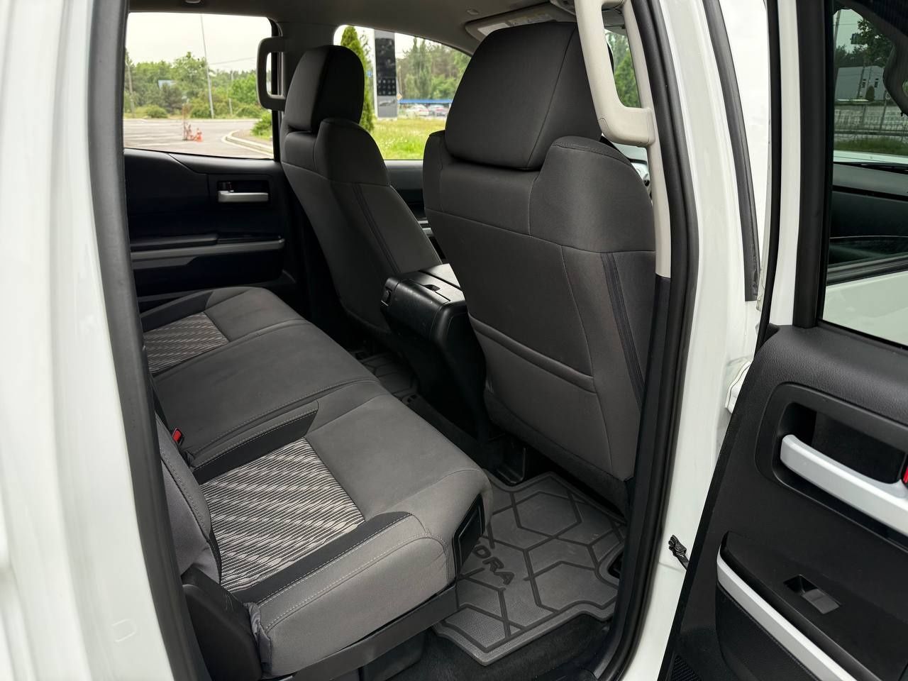 Toyota Tundra 2018 року, 5.7 бензин, автомат, повний привід, 140т.км