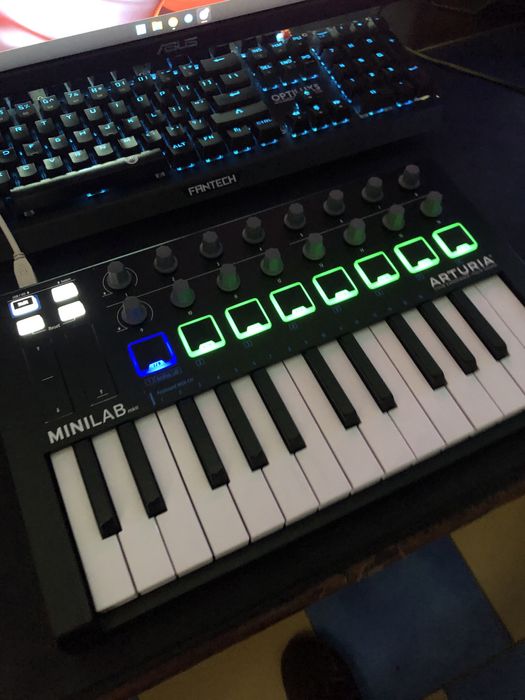 MIDI-клавіатура Arturia MiniLab Mk2 (чорна)