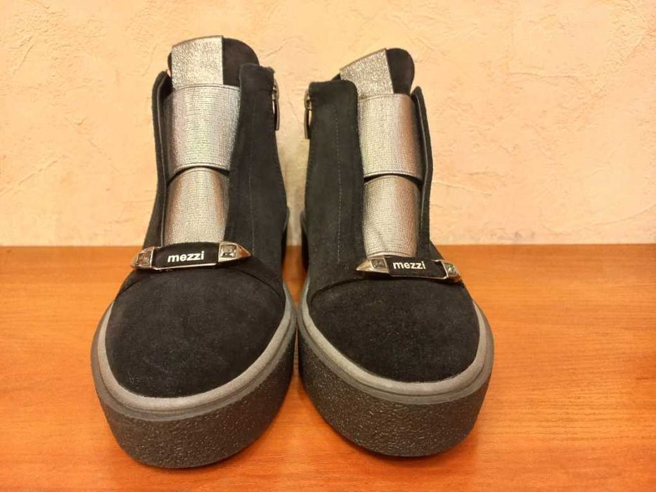 Новые зимние замшевые ботинки на меху женские р.36