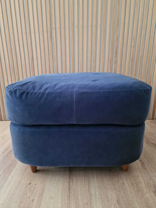 PUFF em bom estado de conservação, de cor azul