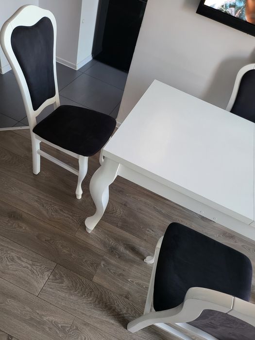 Stól z 4 krzesłami w stylu ludwikowskim rozkładany do 180cm