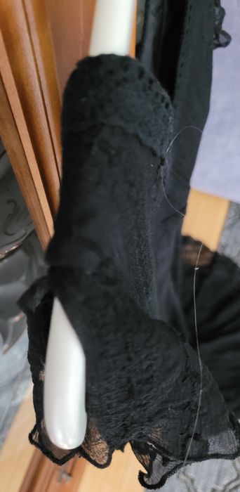 Czarna sukienka z jedwabnej koronki rozmiar 36.