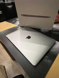 I MacBook Air M1 8gb RAM ,256 GB ssd