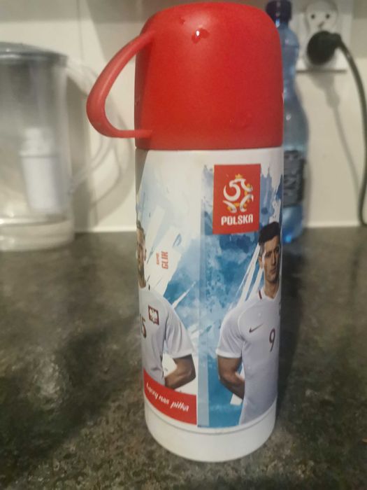 Mały termos z kubkiem motyw polska piłkarze Lewandowski