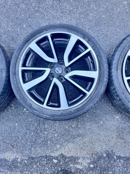 Продаю комплект оригінальних легкосплавних дисків R19 від Nissan