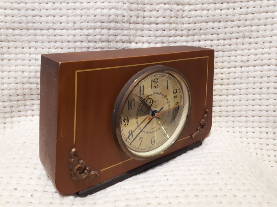Часы настольные Янтарь СССР
