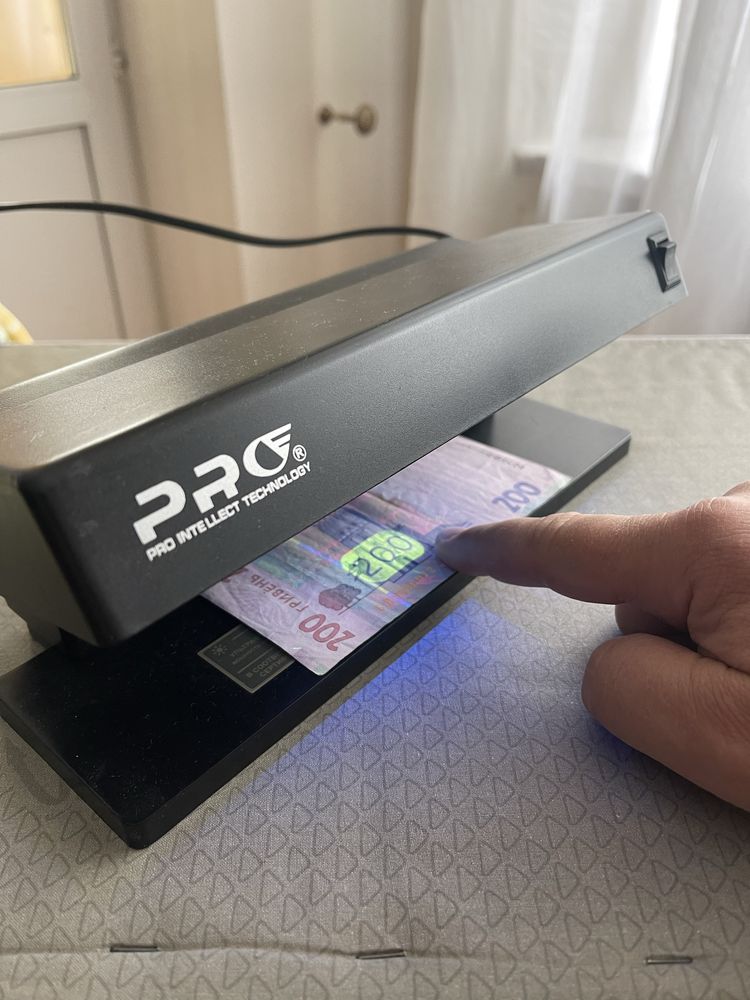 Ультрафиолетовый детектор банкнот PRO 12 LED
