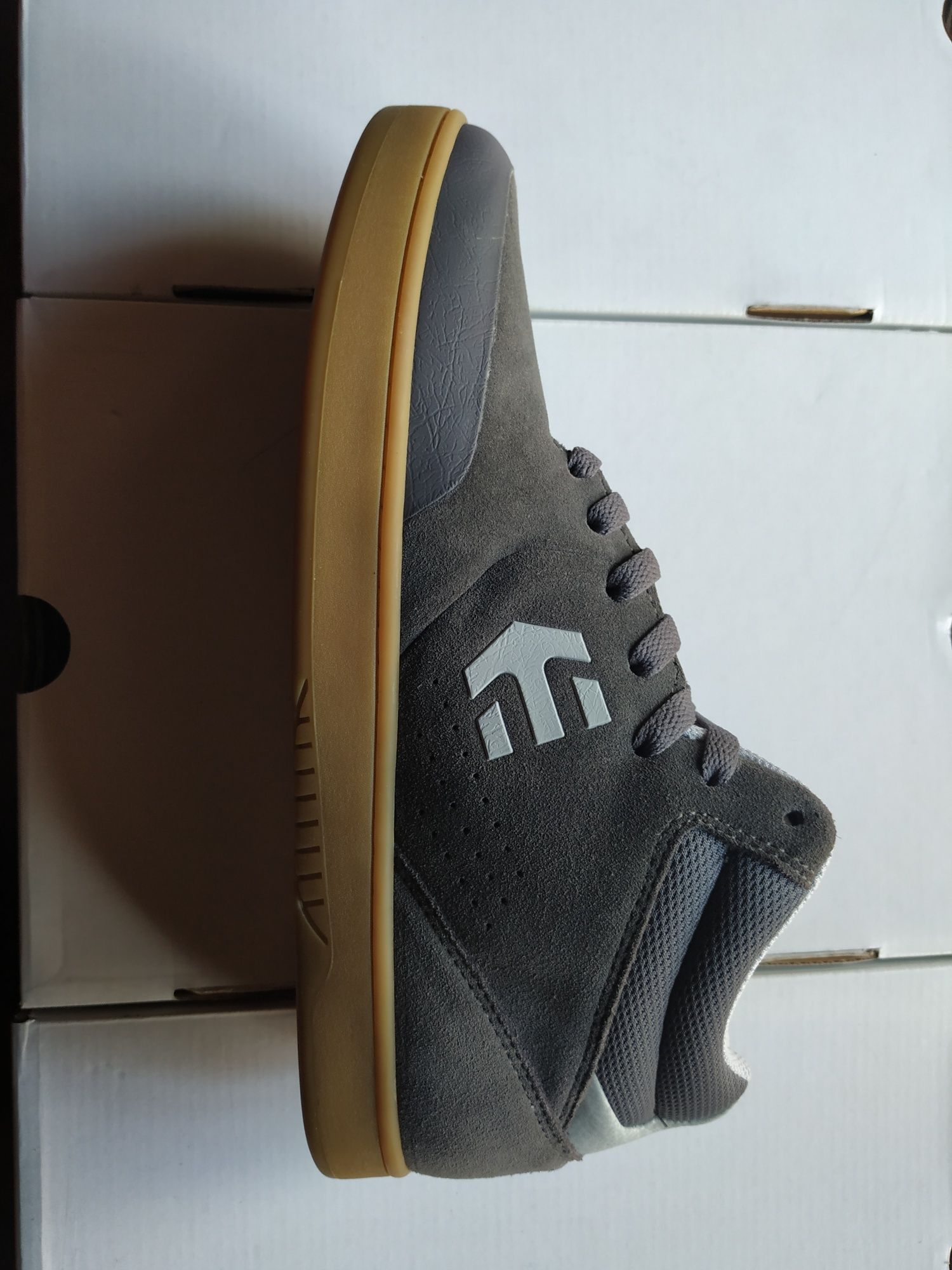 Etnies Marana Mid (3 cores diferentes)