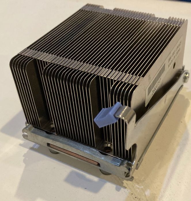 Radiator na procesor lub coś innego z płytką miedzianą