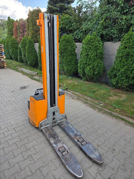 Wozek elektryczny masztowy sthil