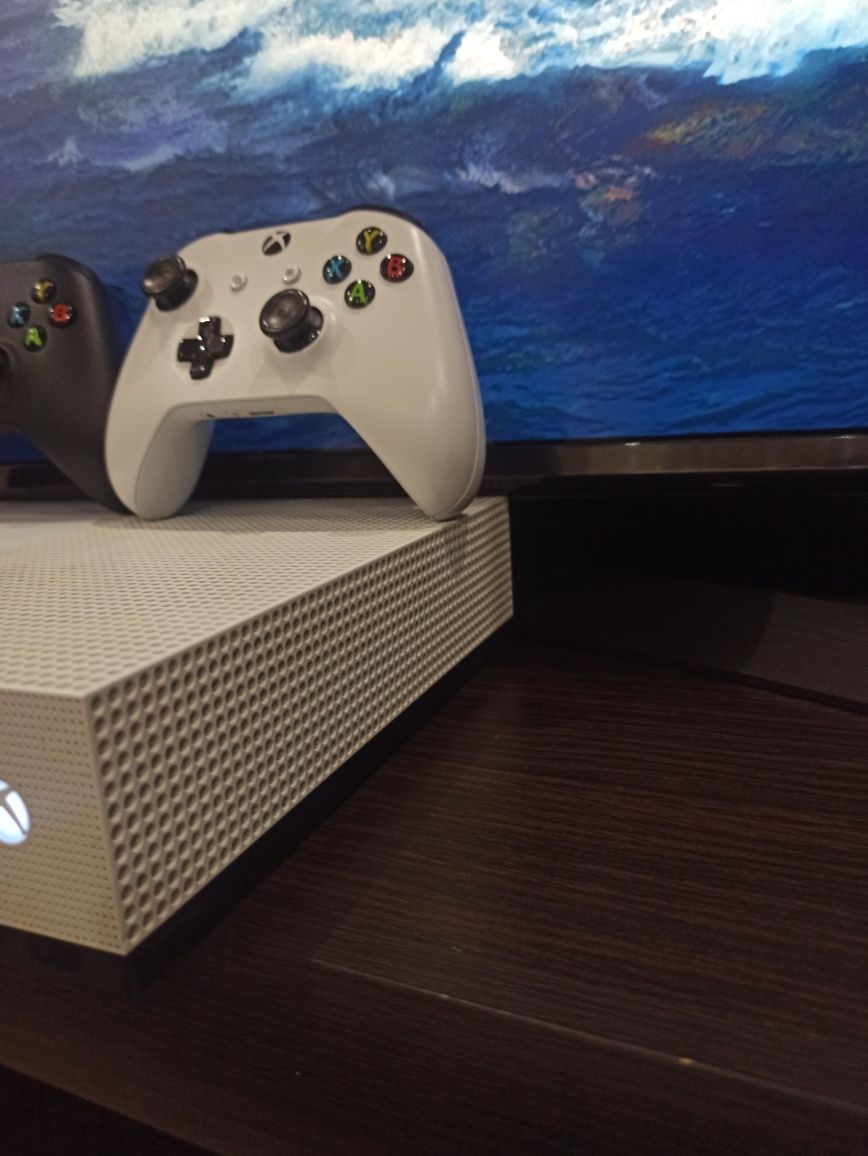 Продам Xbox one s 1tb білий ( 7000гр