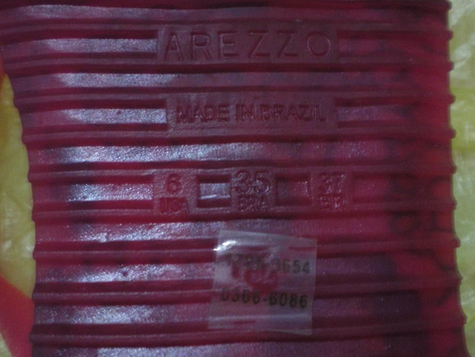 Chinelas tipo havaianas - Marca Arezzo