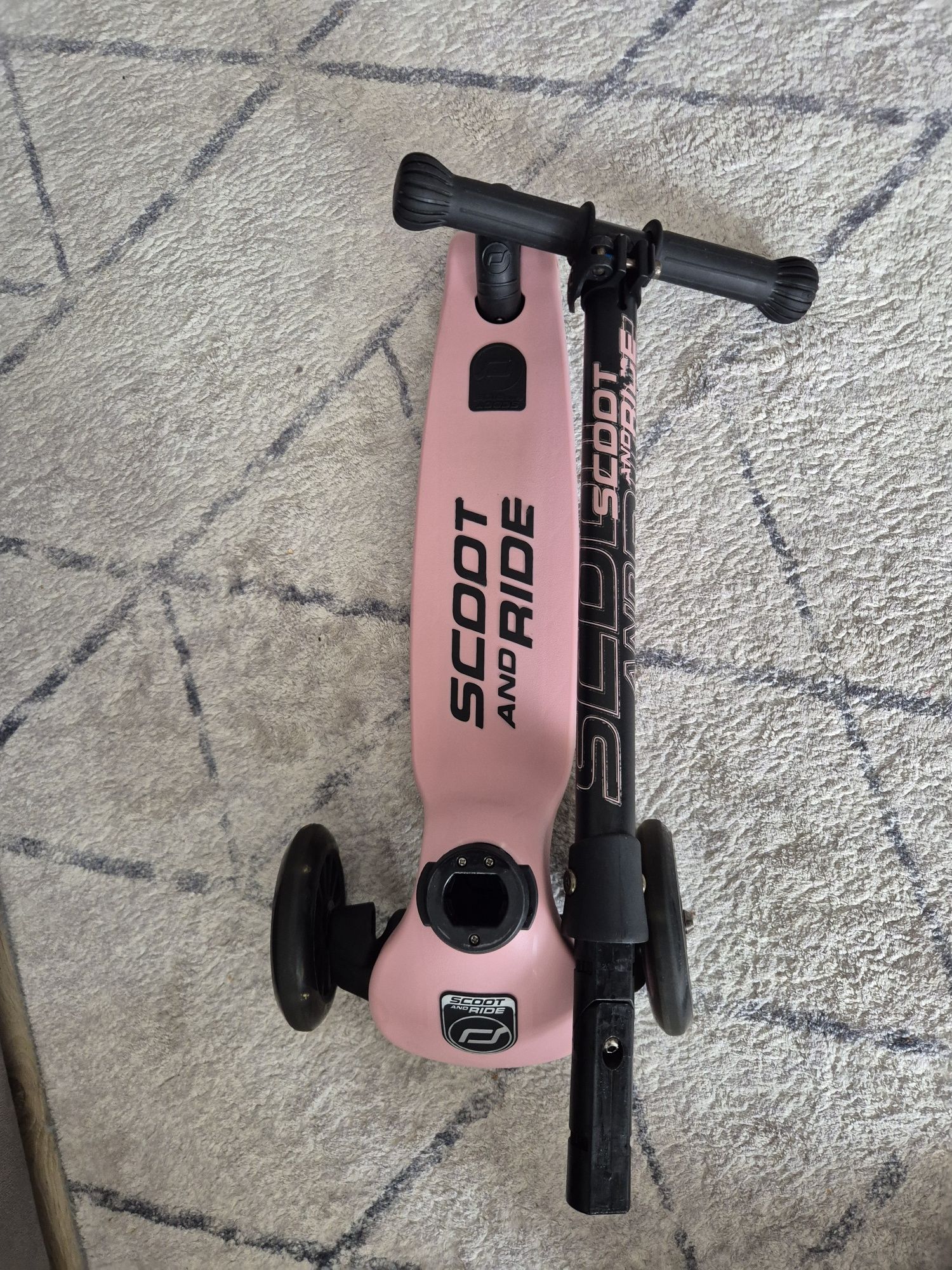 Scoot And Ride led skladana
