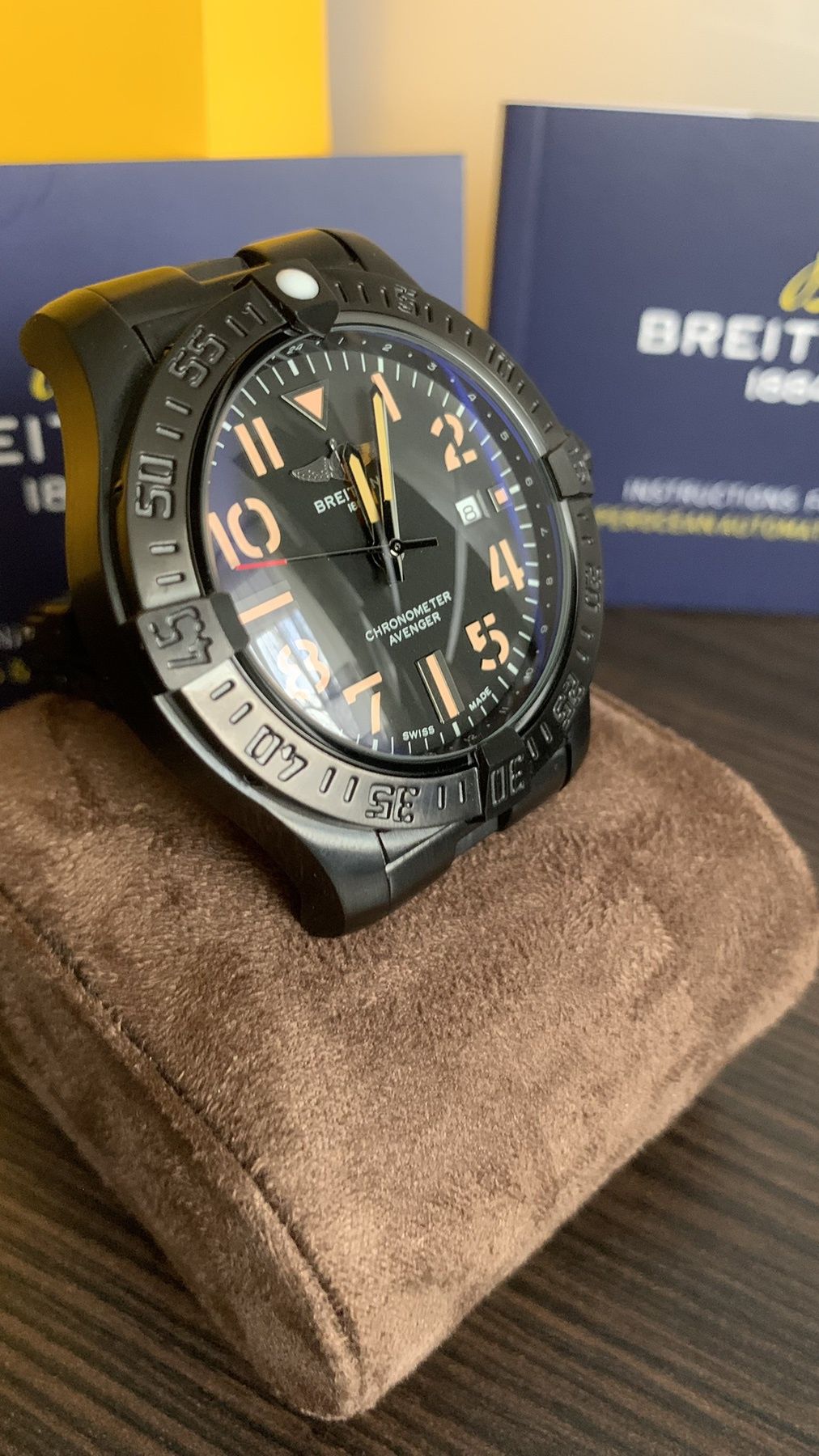 Breitling Avenger chronometr night mission