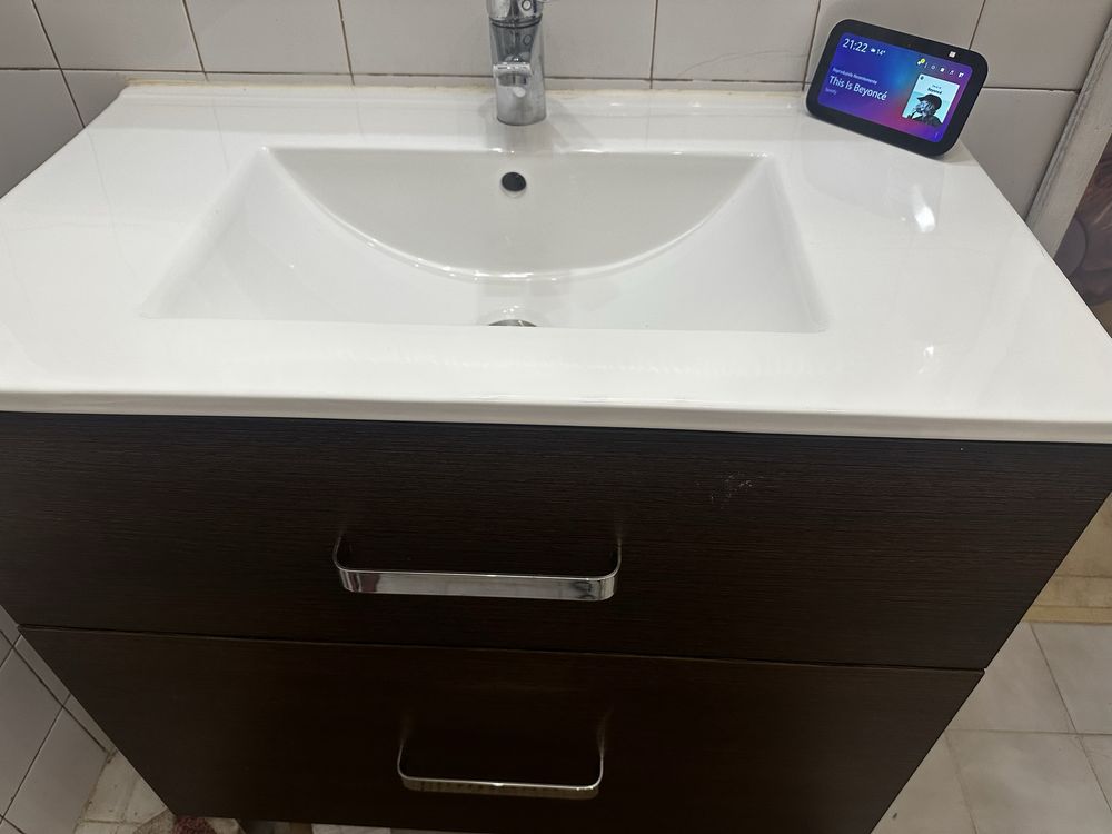 Movel de WC com tampo de ceramica e torneira